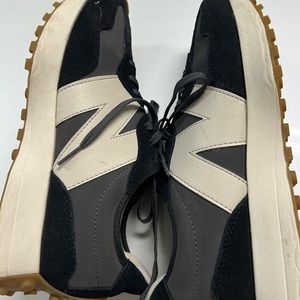 Women black and cream retro New Balance size 10. Barely worn.